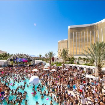 daylight-beach-club-a-massive-vegas-pool-party